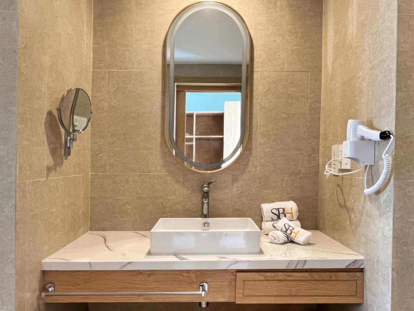 Sbh Gloria Hue Hotel Bagian luar foto
